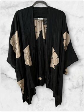 The Masia clothing Company black and tan short sleeve kimono size Medium